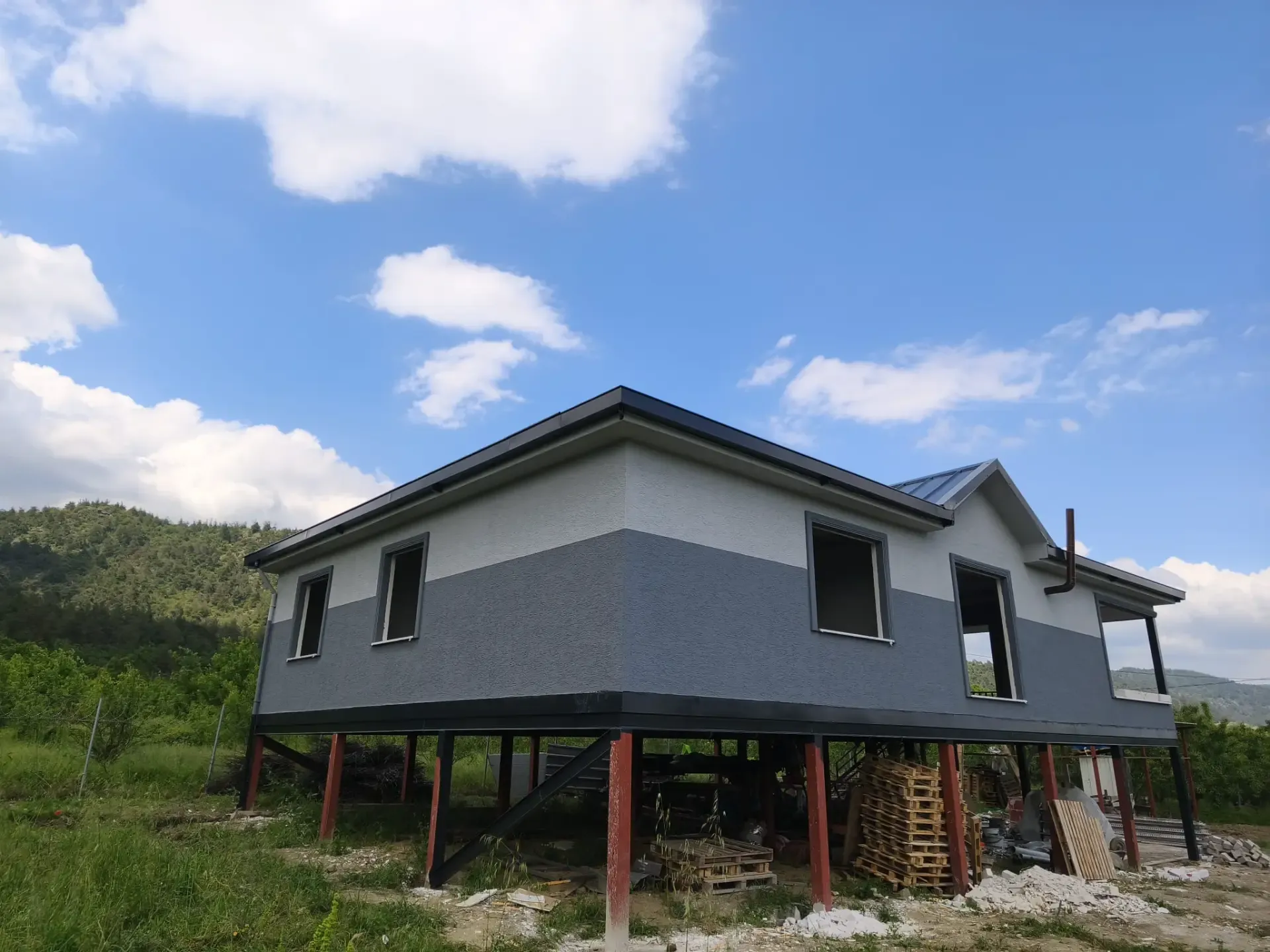 Bursa Yerden Yüksek Prefabrik Ev Dış Cephe Mantolama ve Boya Uygulaması